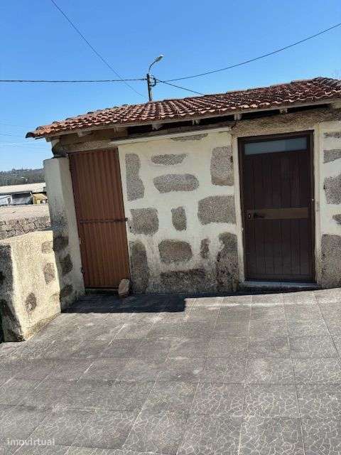 Moradia T2 em São Pedro Fins.-13