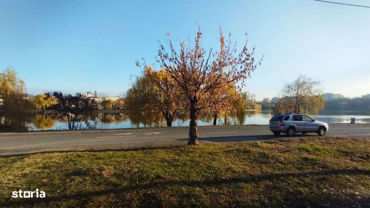 VAND TEREN INTRAVILAN 300 MP CU 2 DESCHIDERI LANGA LACUL TEI - Imagine principală: 4/5