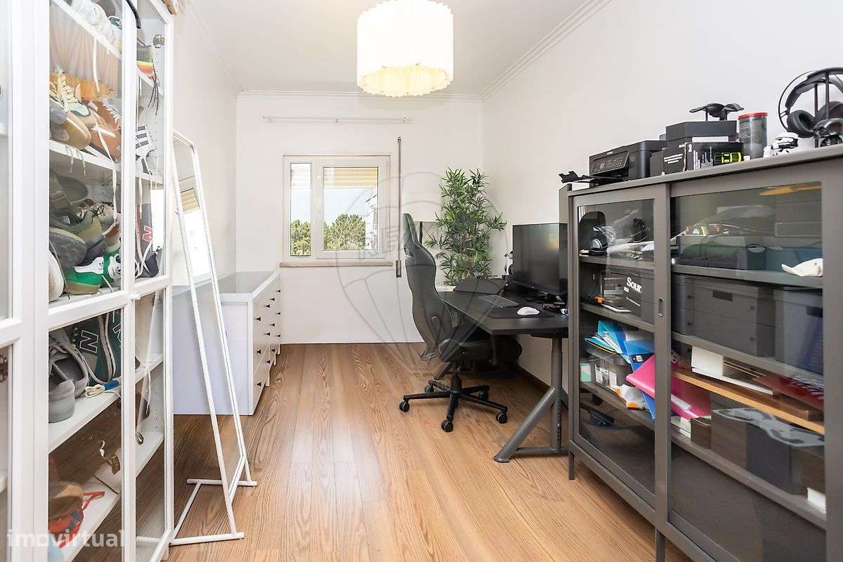 Apartamento T3 com box e varanda para Venda-34