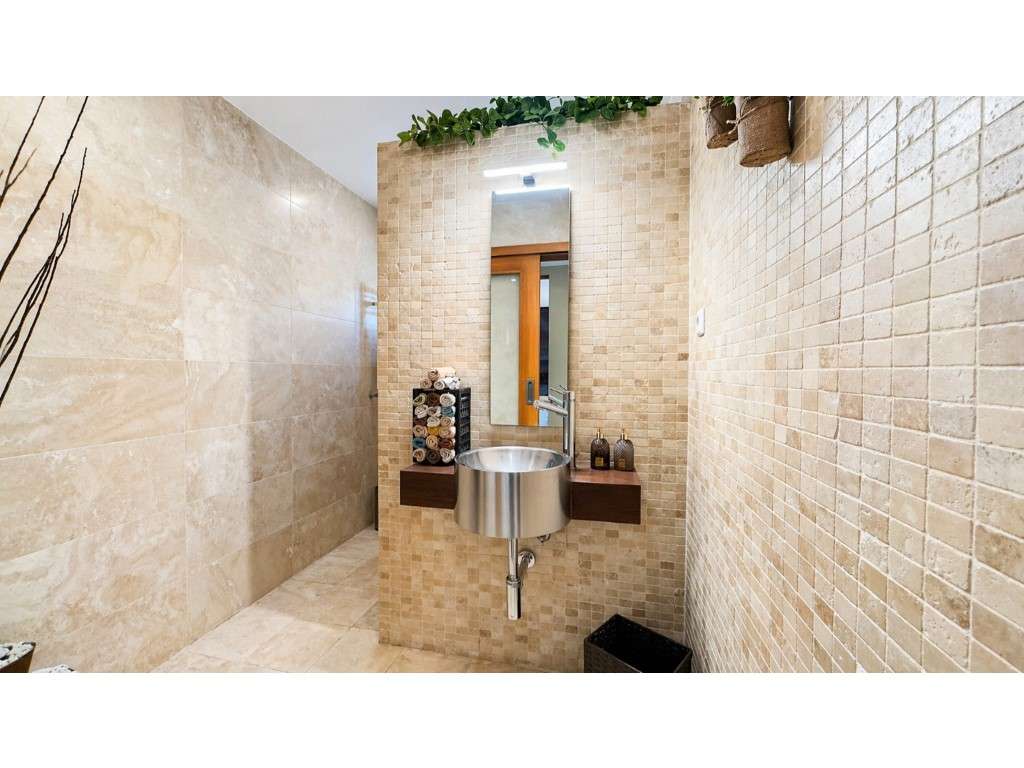 Moradia T4 isolada com piscina privada, jardim, garagem e 595 m² de...-22