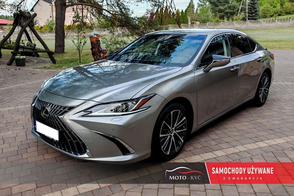 Lexus ES 300h Business Edition 2025