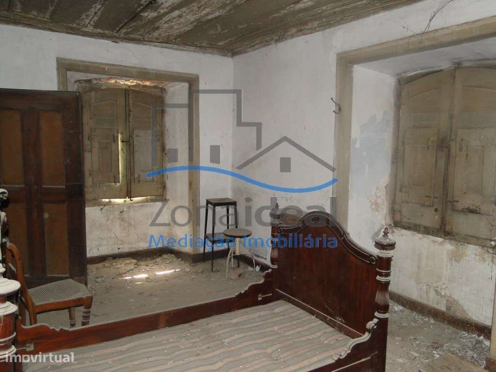 Moradia com 2 pisos e logradouro - Localizada no centro de Abrigada - Grande imagem: 5/11