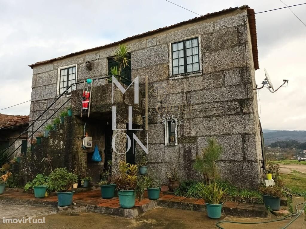 Casa de áreas generosas composta por 4 quartos