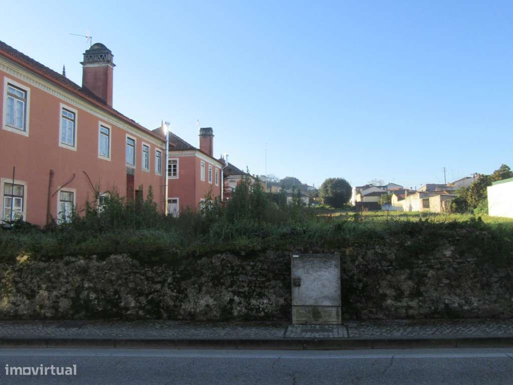 Terreno para construção no centro da vila de Monte Real - Grande imagem: 2/4