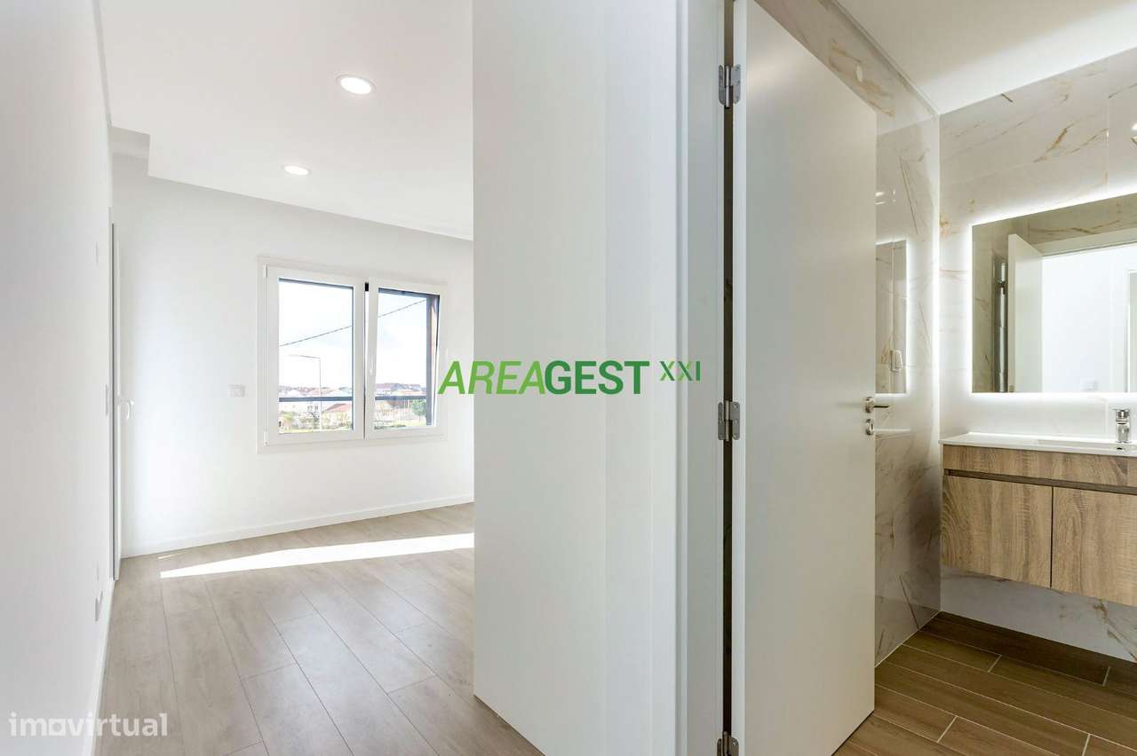 Moradia V4+1 no Casal Novo, Caneças-16