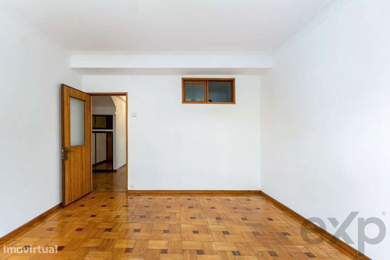 Apartamento T1 + 2 junto à Av. da República – Santa Marinha, Gaia - Grande imagem: 2/25