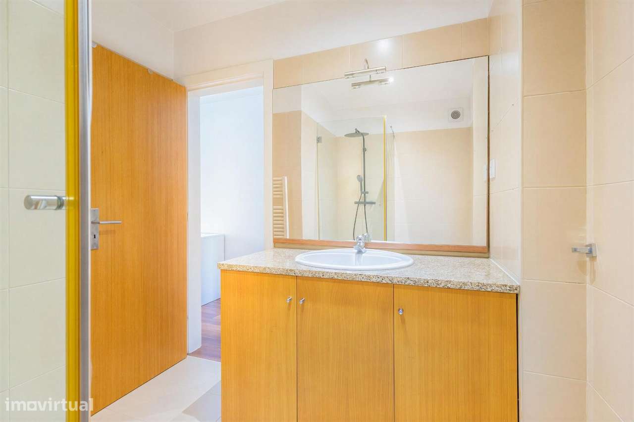 Apartamento T2 Renovado | Centro da Senhora da Hora | Terraço,...-16