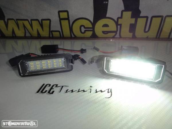 Suporte De Lampada De Matricula Com Led Branco Seat Altea, Altea XL, Exeo, Exeo ST, Ibiza 6J, Leon 1P, Bentley Continental Flying, GT, GT speed, GTC speed, Porsche Carrera GT, 911 Carrera 996, 997, GT2, GT3, 987, Cayene 9PA, Cayman 987C, Boxster, Audi TT,  VW Polo 6N2, 9N,9N3, Beetle, Passat B6, B7, EOS, Golf 4, 5, 6, 7, Lupo, Passat 3C, CC - 24