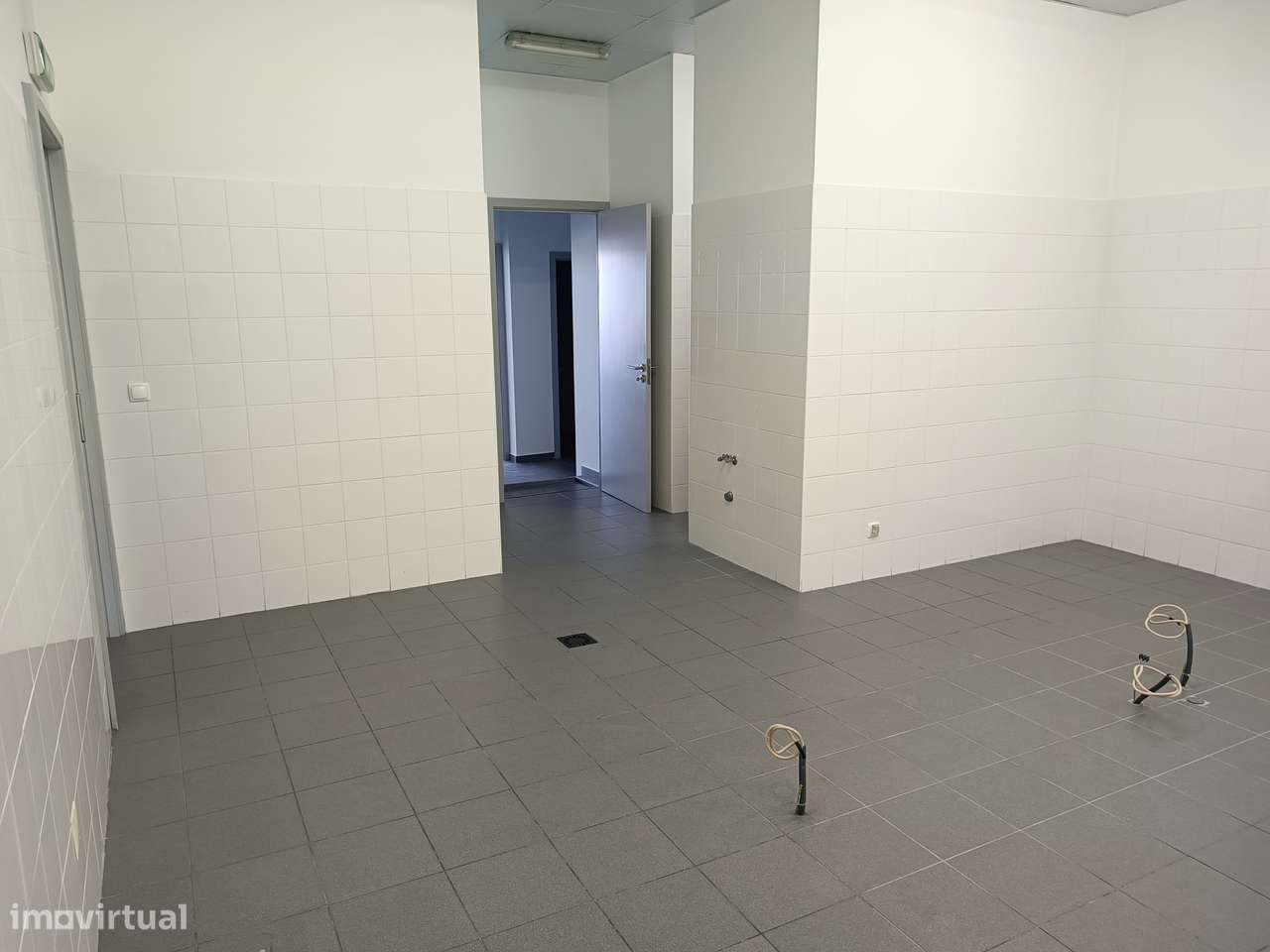 Loja / escritório com pé direito de 3,80m-8