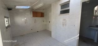 Moradia para restauro no Centro da Vestiaria - Alcobaça - Grande imagem: 3/4