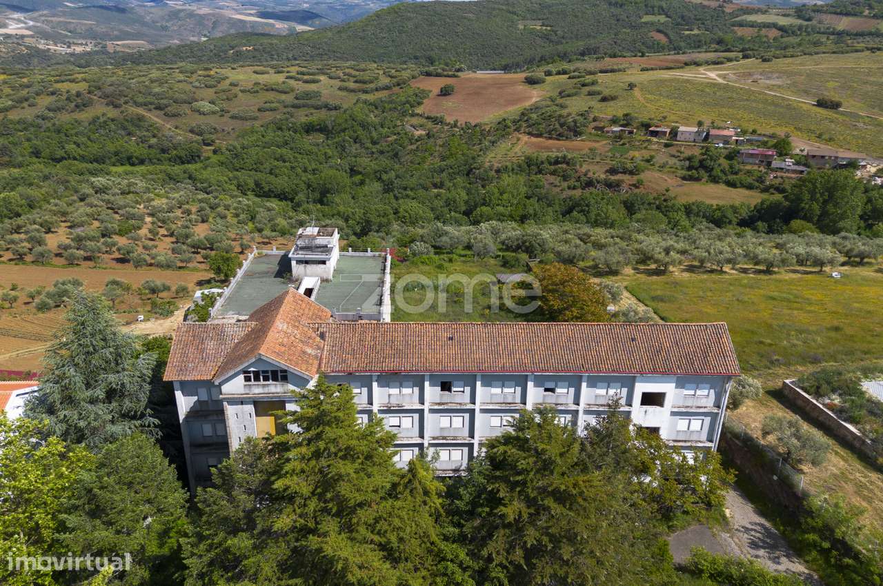 Edificio da Antiga Casa do Clero e dos Retiros - Grande imagem: 4/49