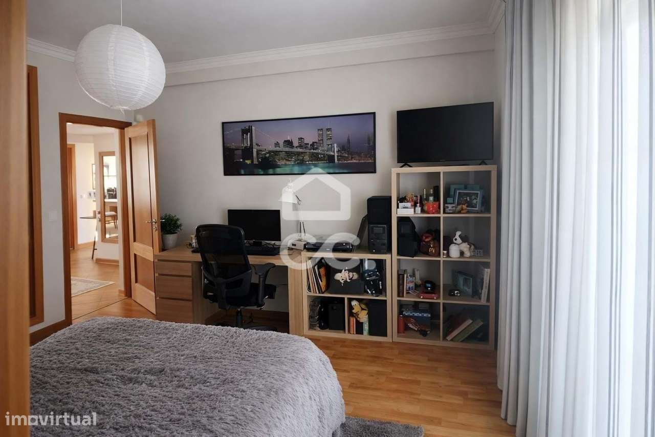 Moradia T3 com Piscina e Garagem em Azeitão-11