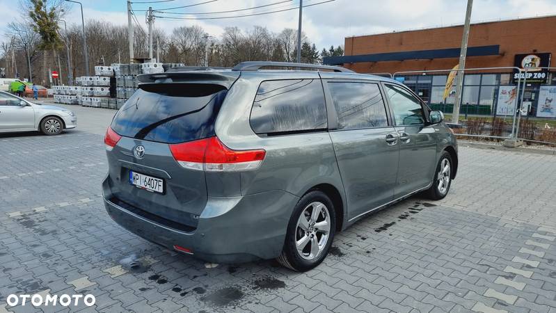 Toyota Sienna 3.5 V6 - 5