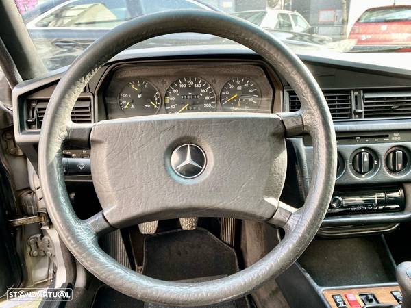 Mercedes-Benz 190 D 2.5 Turbo - 15