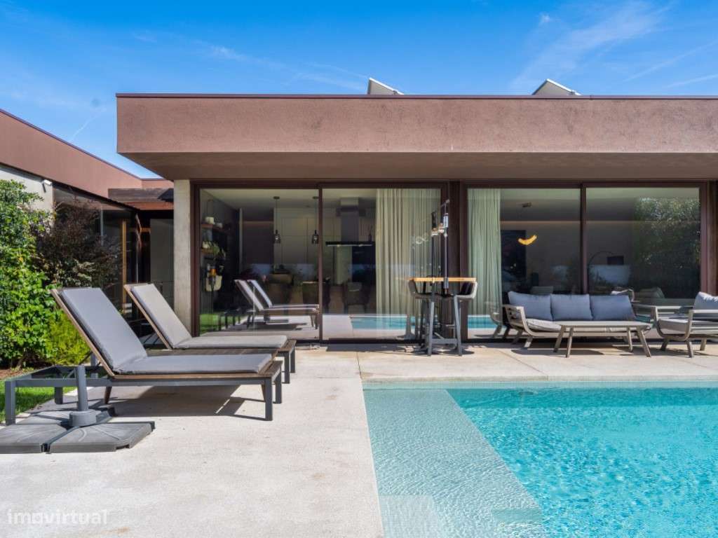 Moradia Exclusiva V4 com Piscina aquecida-45