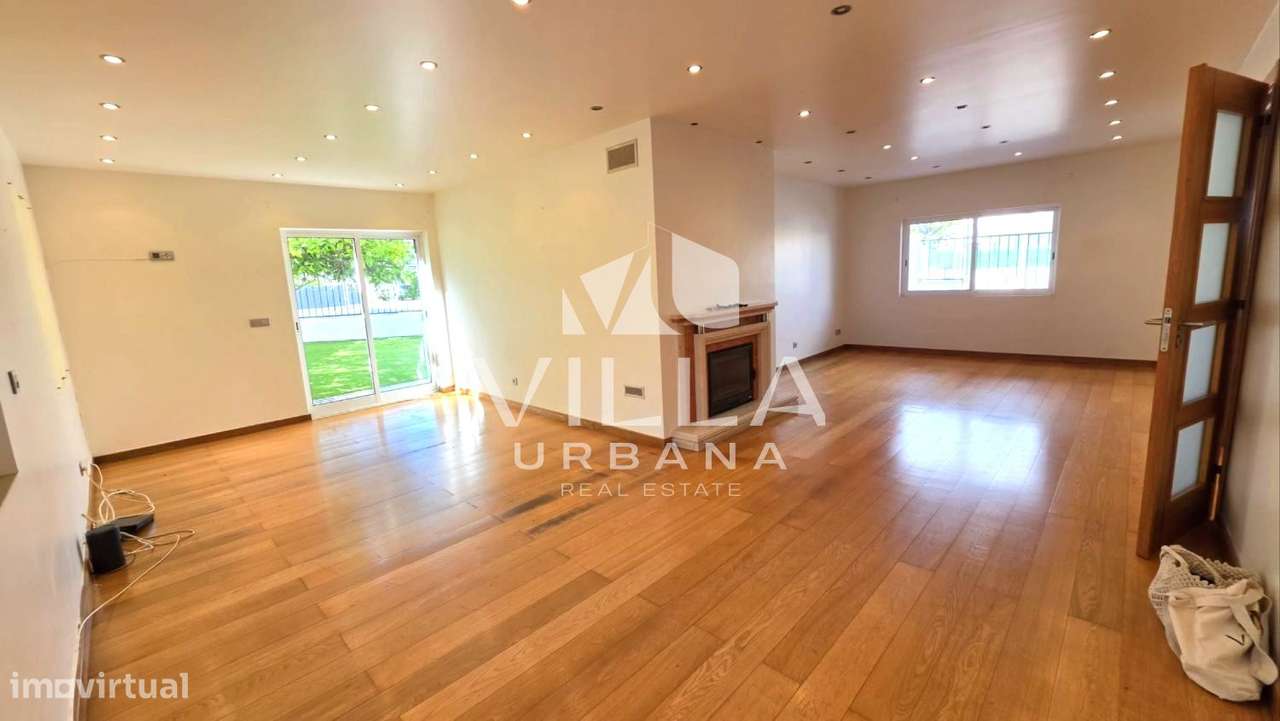 Moradia T3 +1 com Garagem localizada numa zona tranquila em Belverde-14