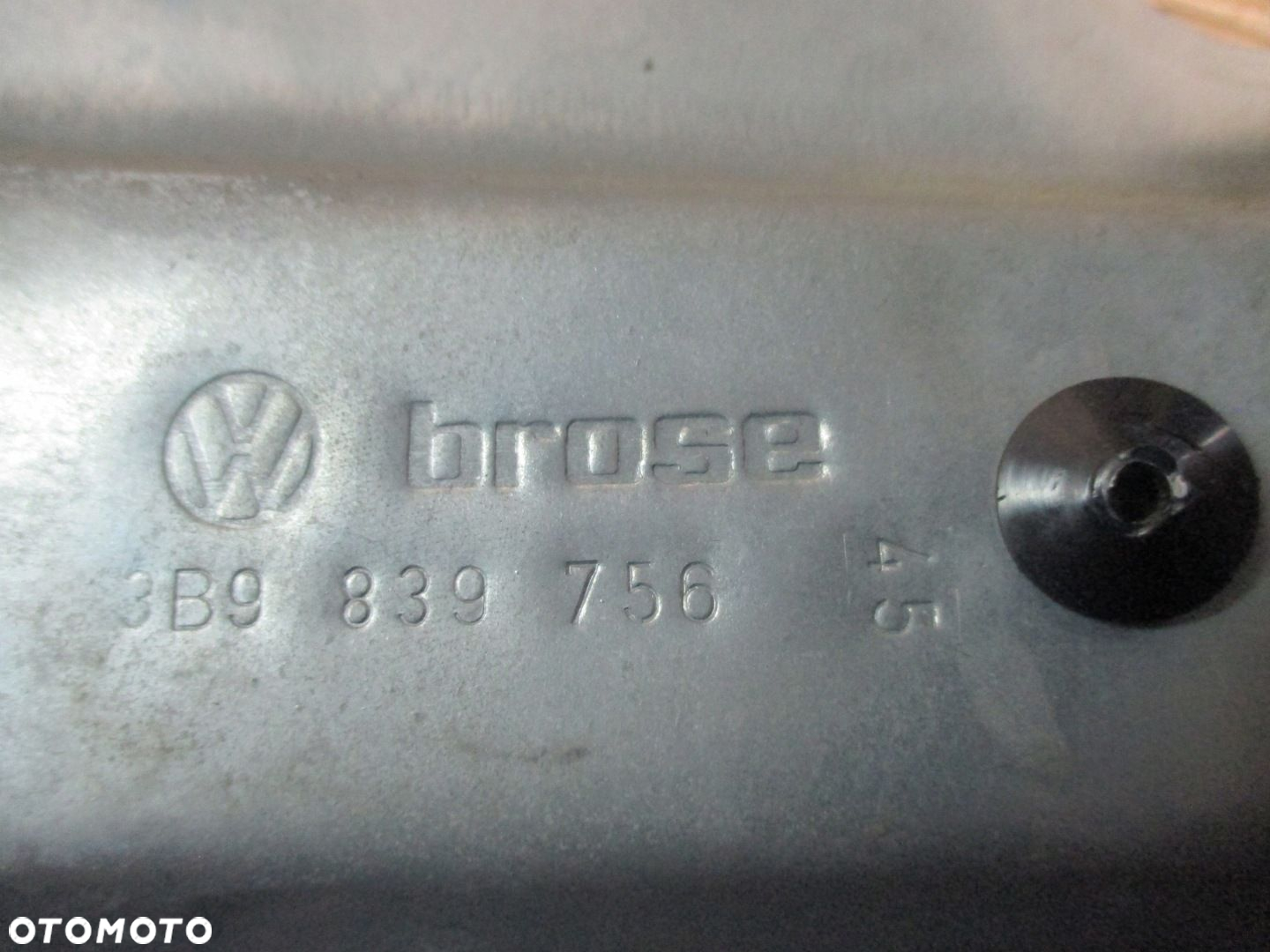 PODNOŚNIK SZYBY PRAWY TYŁ ELEKTRYCZNY VW PASSAT B5 96- - 3