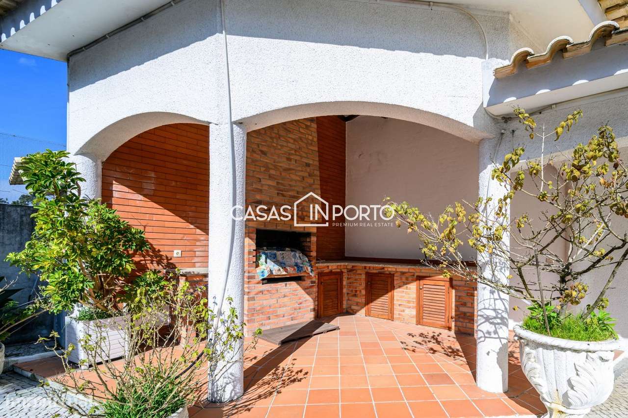 Moradia V5 - Estilo Americano com Piscina e Campo de Ténis – Entre-9