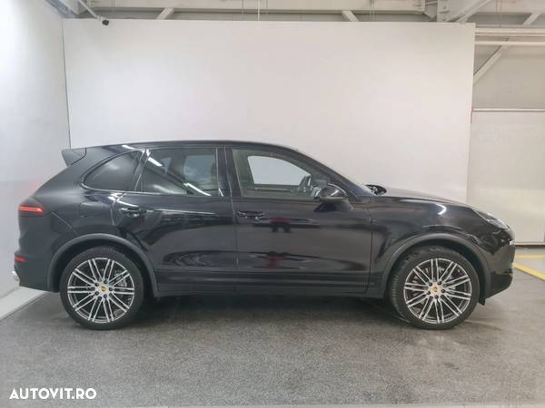 Porsche Cayenne 4.2 L S - 7