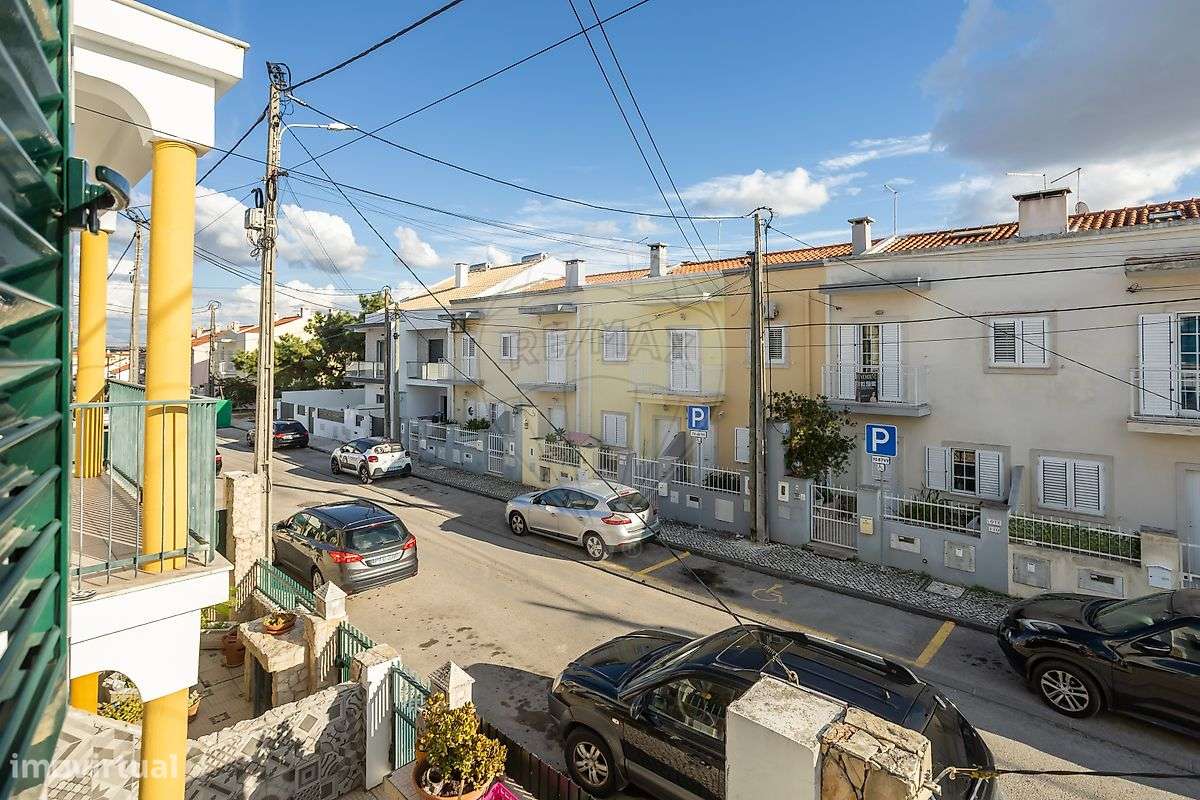 Moradia T3 com Quintal, Escritório e Churrasqueira – Quinta do Conde-38