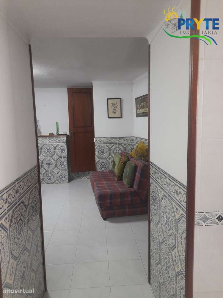 Moradia transformada em dois T2 - Grande imagem: 4/38