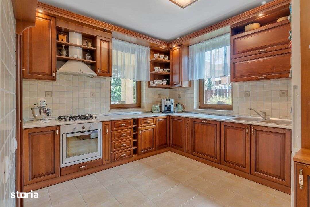 Vila superba, in stil mediteranean, strada privata-14