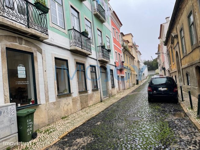 Apartamento T2 DUPLEX na Lapa, Recuperado, com Zona exterior-30