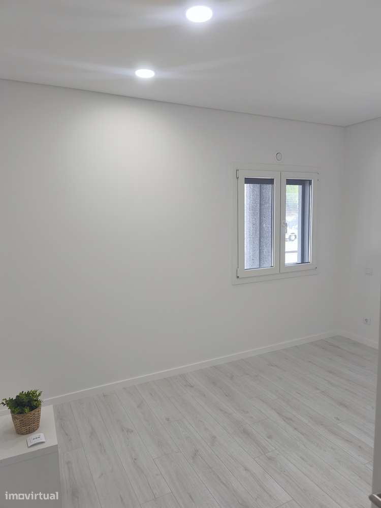 Apartamento T3 Novo c/ Parque de Estacionamento-12