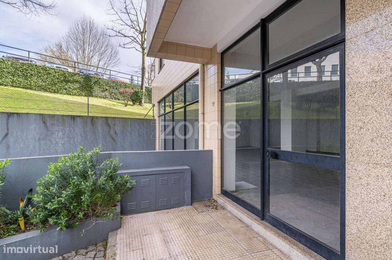 Loja de Comércio, em Braga (São Vicente)-0