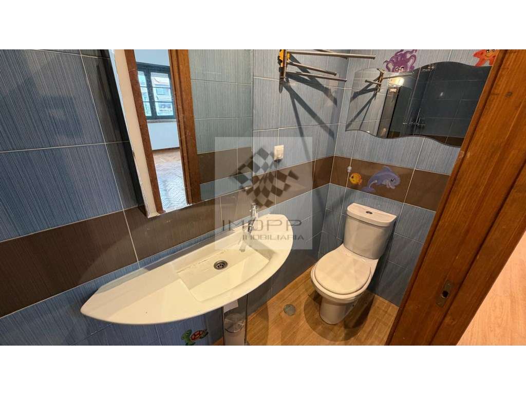 Espetacular T1 remodelado com logradouro em Benfica-20