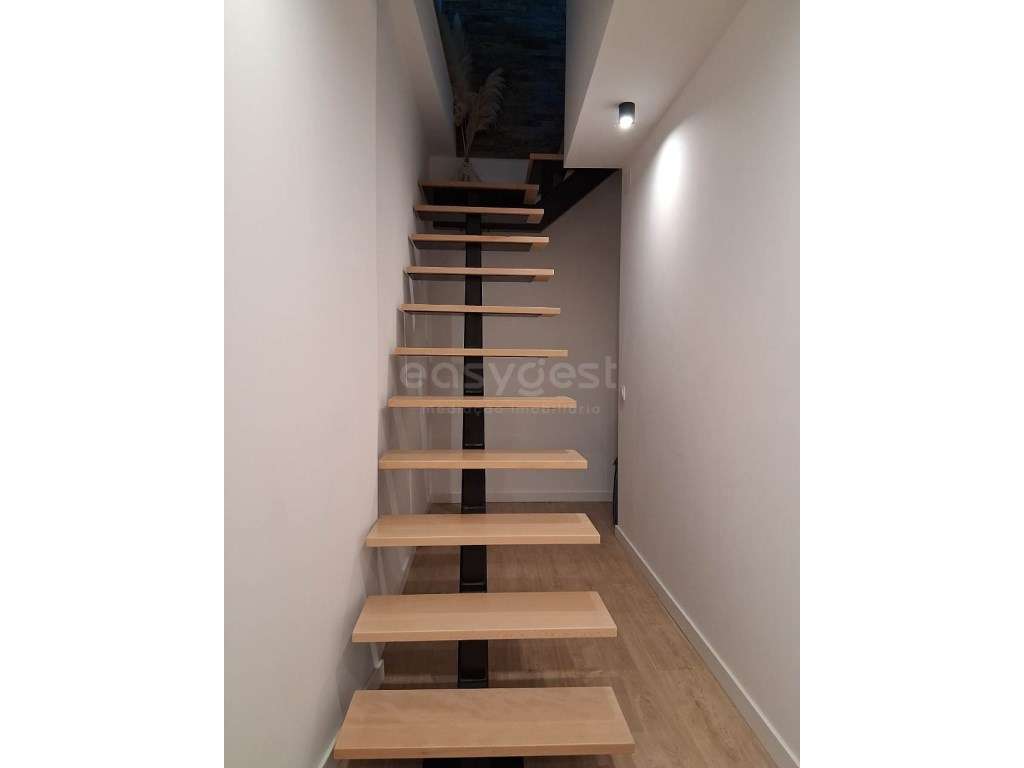 Fantástica moradia T4+2 c garagem em box - Parchal - Grande imagem: 4/29