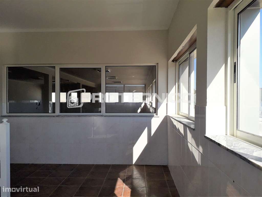 Armazém c/ 1.400m2 – Z. I. da Mota - Grande imagem: 3/15