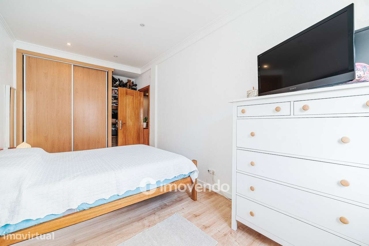 Apartamento T2 com cozinha equipada, na Amadora-23