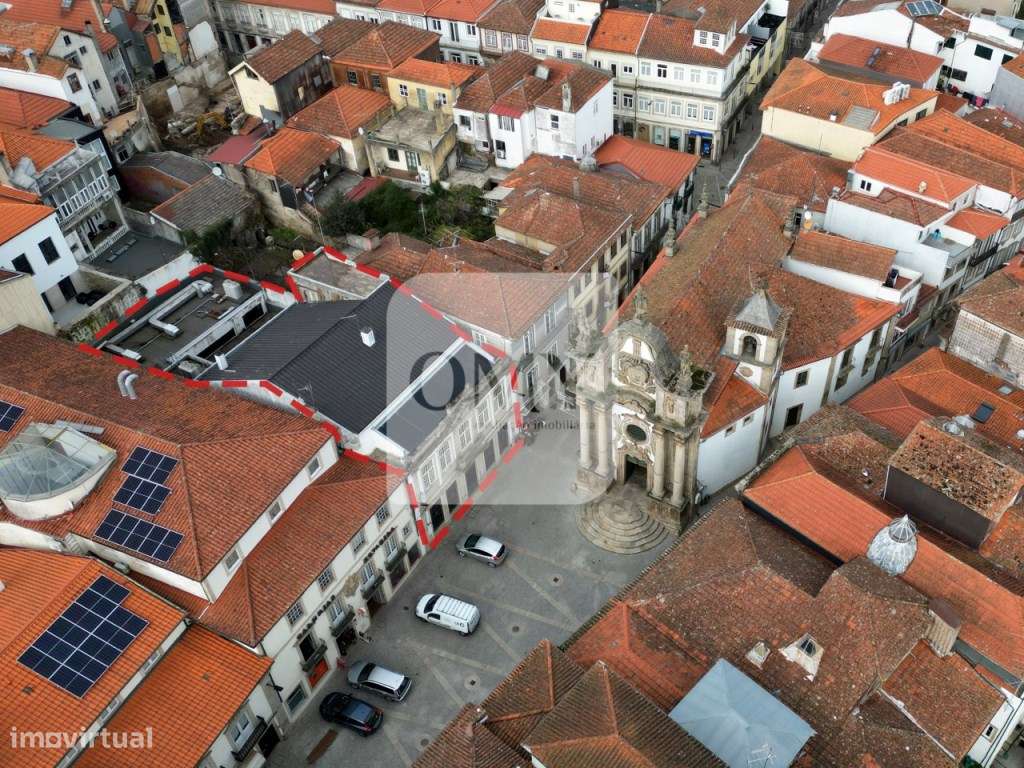 Prédio Junto à Loja do Cidadão na Zona Histórica de Vila Real - Grande imagem: 2/41