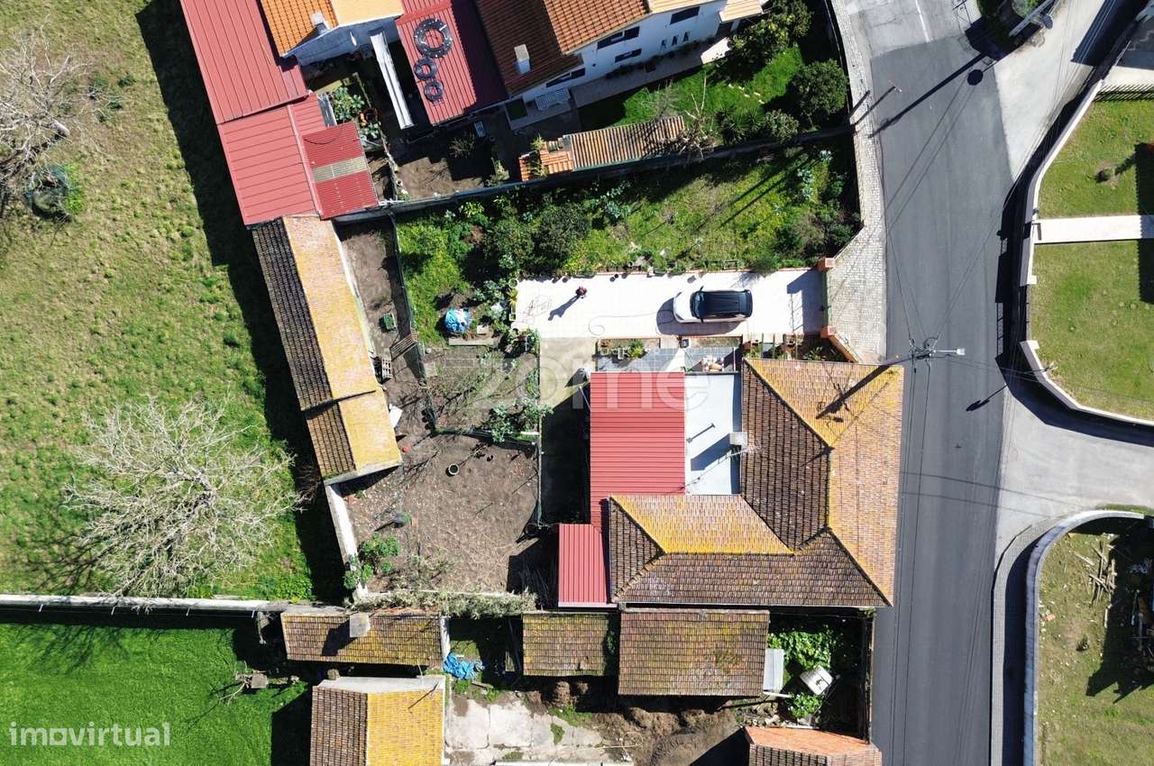 Moradia com terreno e anexos-5