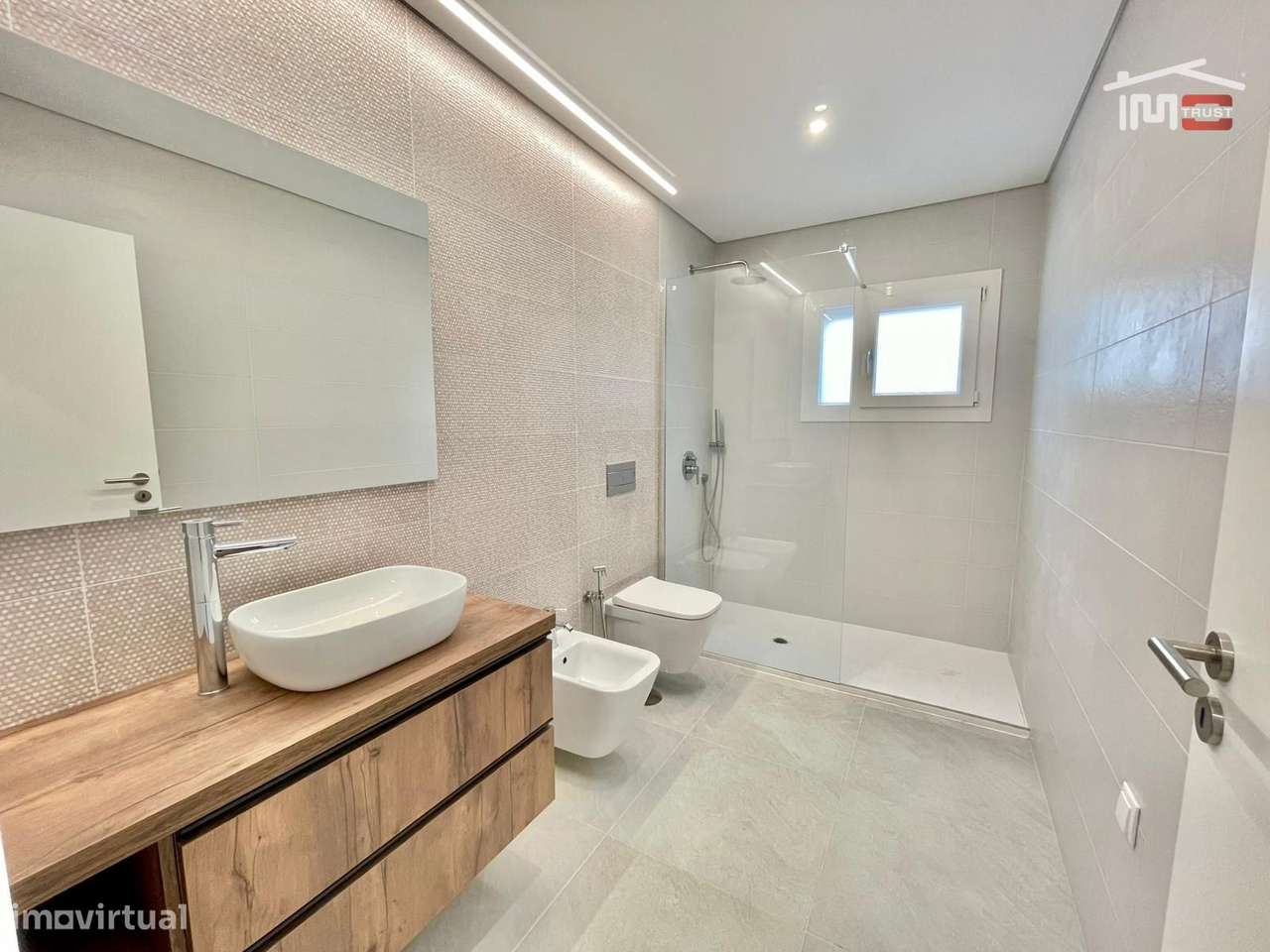 Moradia Térrea T3+1 com Áreas Amplas em Fernão Ferro | Terreno 380...-17