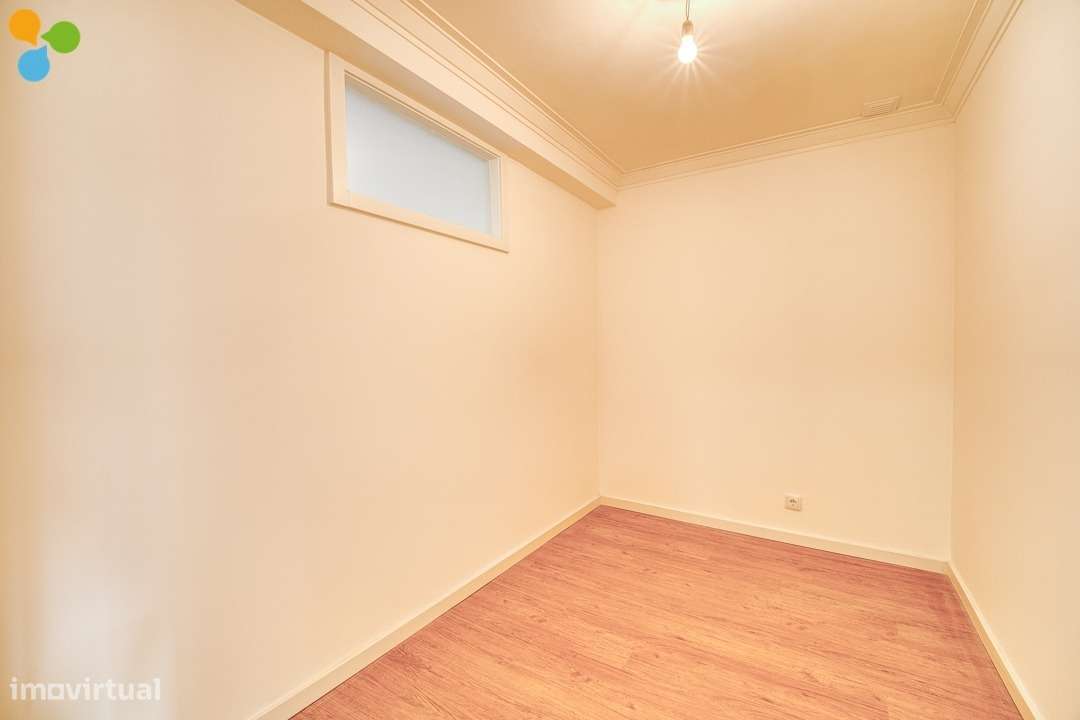 T2+1 Renovado com Varandas e Lugar de Garagem | Próximo da Rotunda da-9