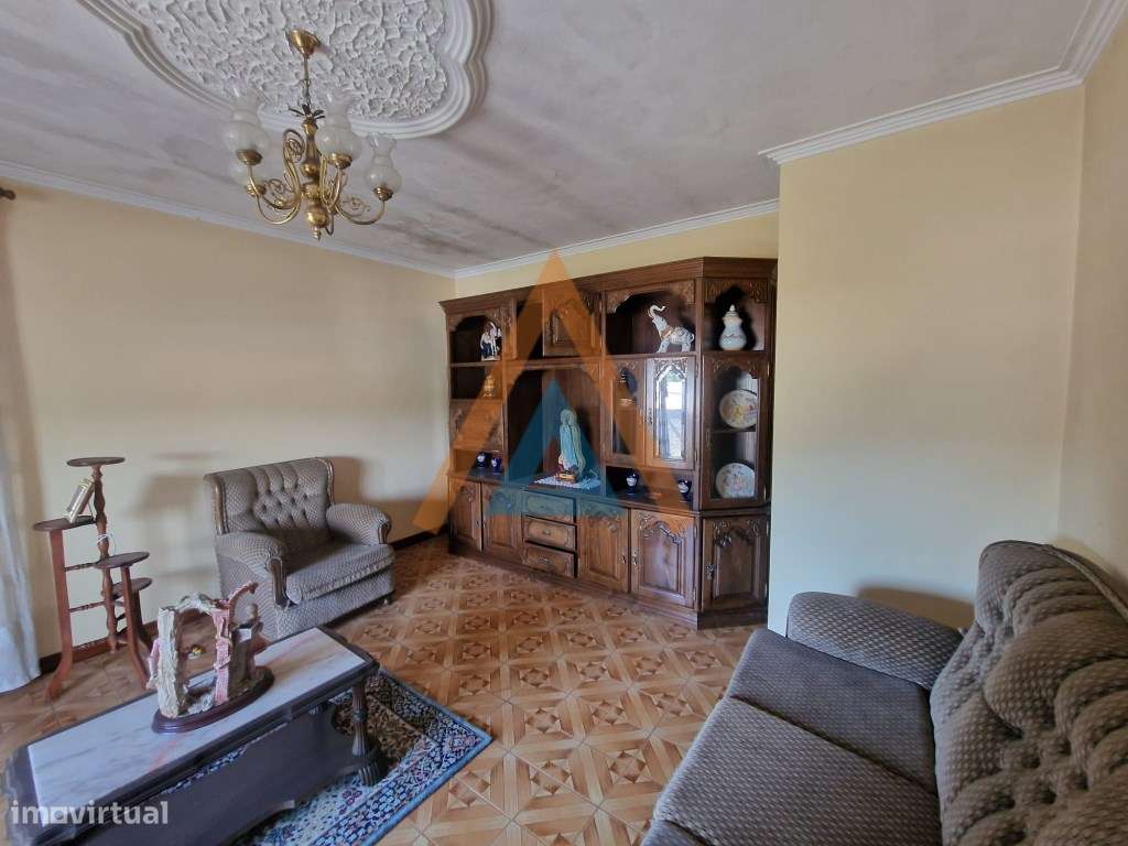 Excecional casa com 3 pisos e anexos, amplos espaços, possibilidade...-25
