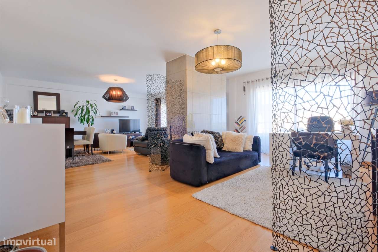 Apartamento T3 Com 3 Lugares De Garagem Arrecadacao E Vista Rio No Pa