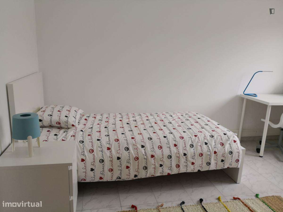 Quarto - localizado em Carcavelos Lisbon - Grande imagem: 5/7