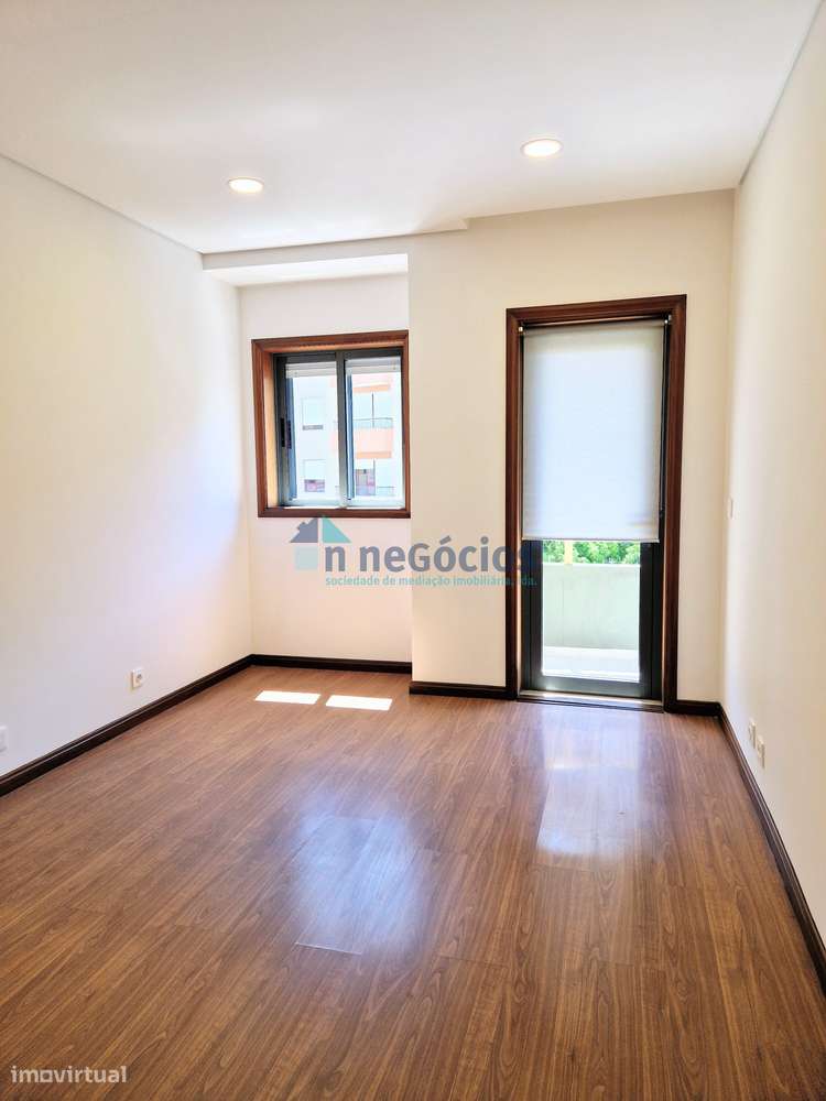 Apartamento T2 em excelente estado! Garagem fechada-13
