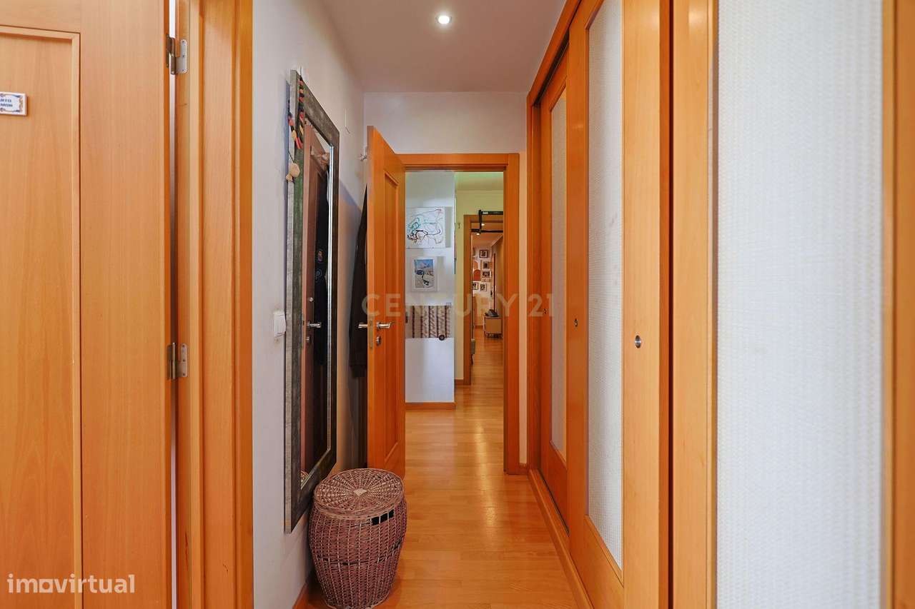 Apartamento T2 com Garagem, no Parque Luso em Corroios.-18