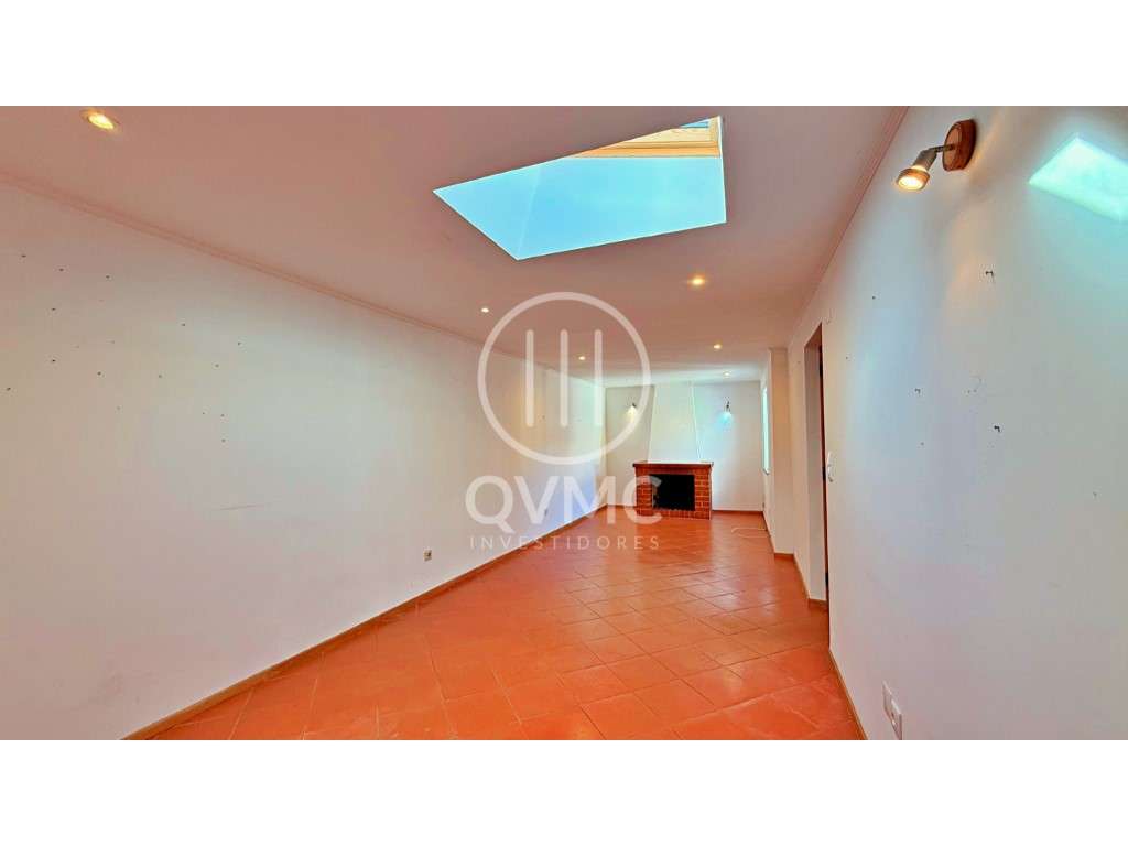 Moradia T2+1 em Mem Martins com logradouro-9