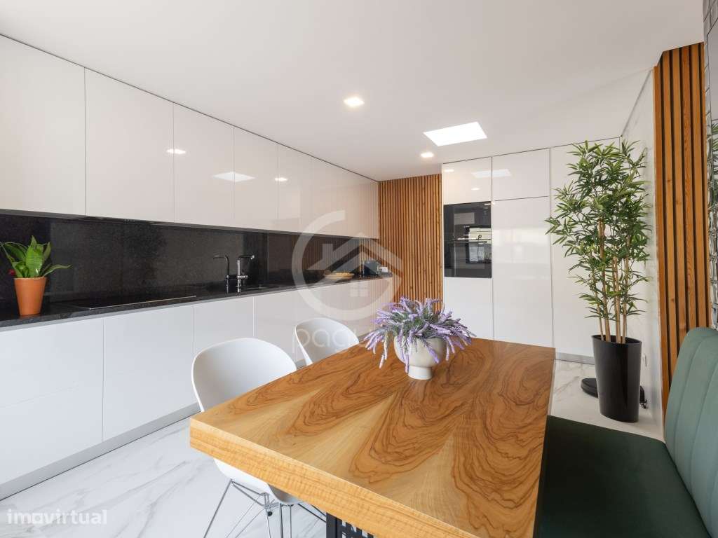 Moradia Contemporânea | 1.470 m² | A 1 Minuto da A4-12