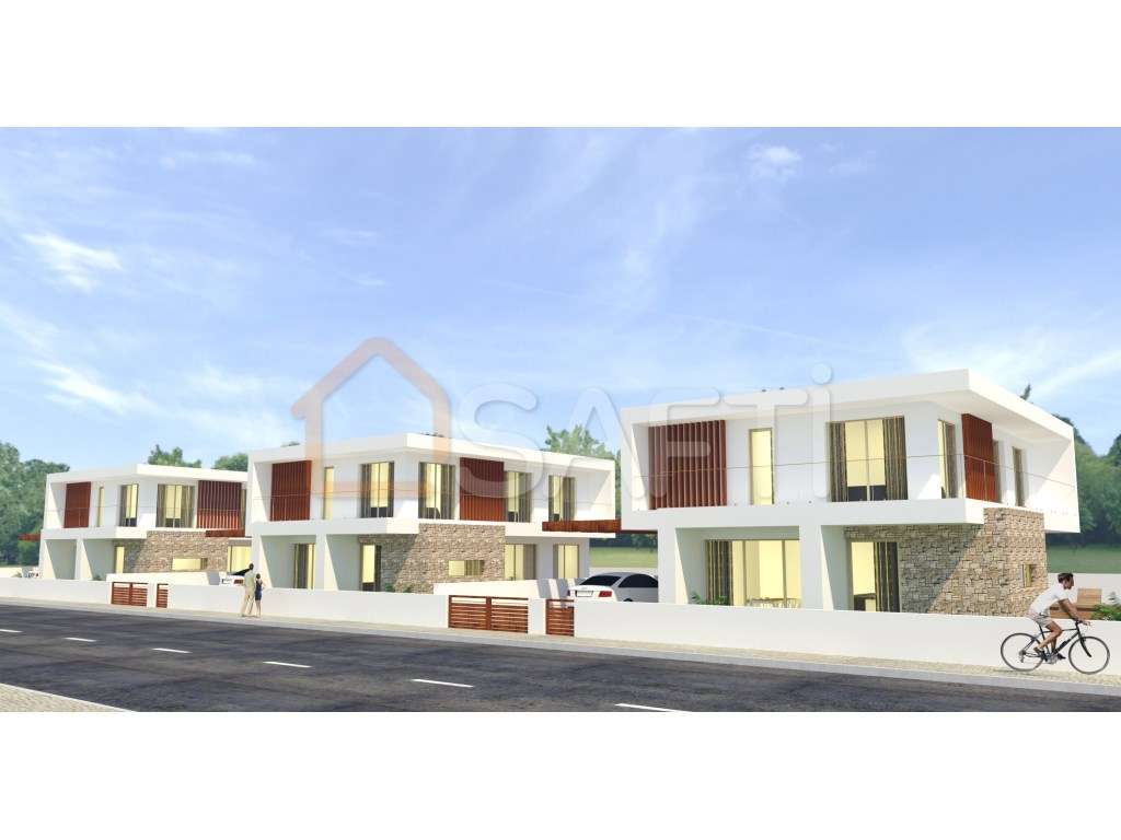 Moradia com 2 pisos, 4 quartos e 3 casas de banho - Grande imagem: 2/16