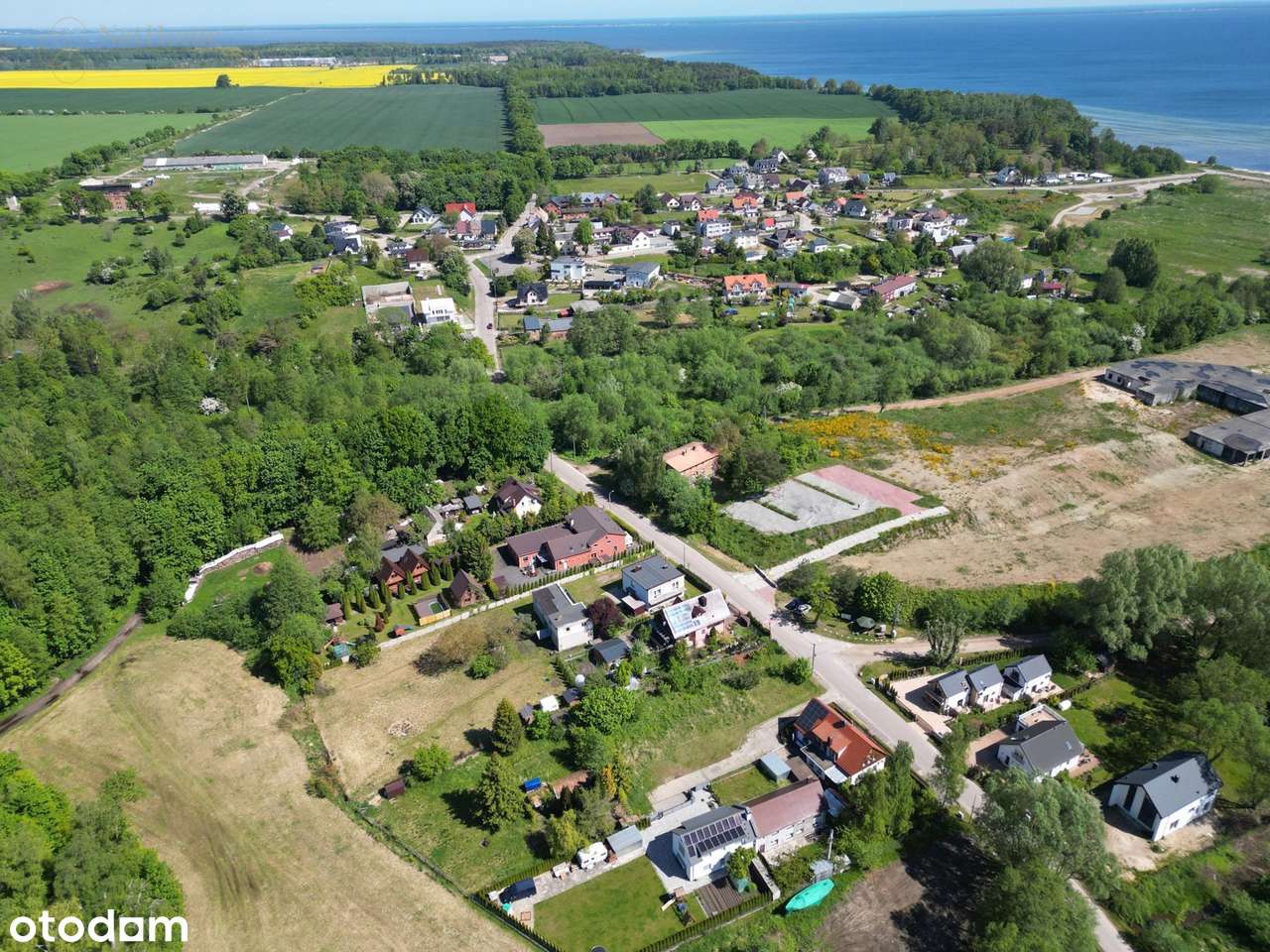 Duża działka w malowniczym położeniu z 2 budynkami-7