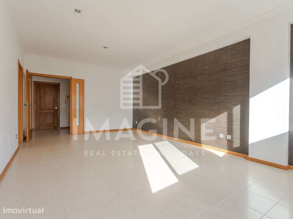 Apartamento T1 com excelentes áreas e parqueamento exterior privado... - Grande imagem: 2/26