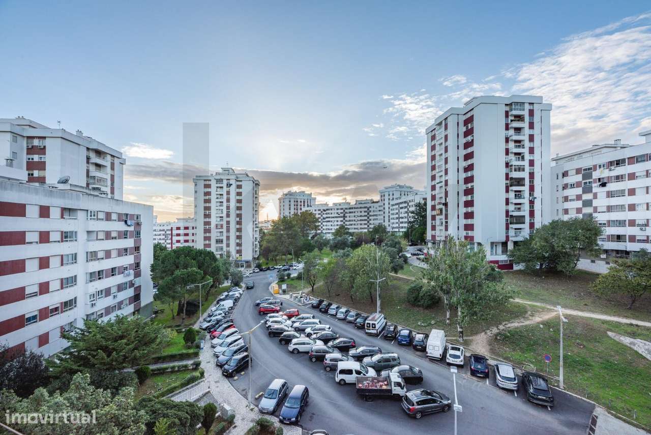 Apartamento T2 totalmente renovado com Suite, Varanda e Arrecadação na-24