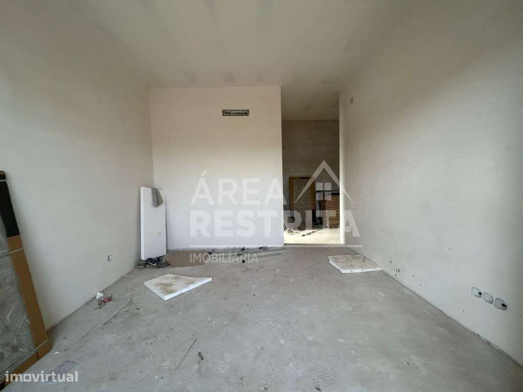 Moradia Isolada T4 com Garagem e Espaço Exterior - Grande imagem: 3/9