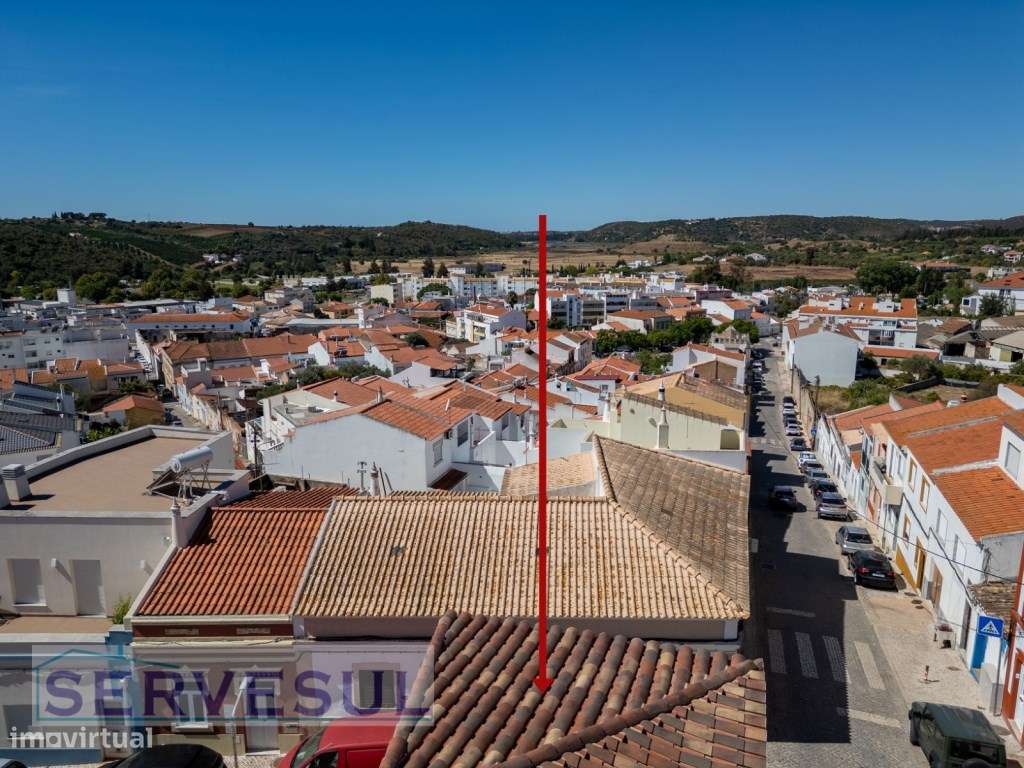 Nova Moradia de 2 pisos composta por 1 quarto, totalmente renovada,...-26